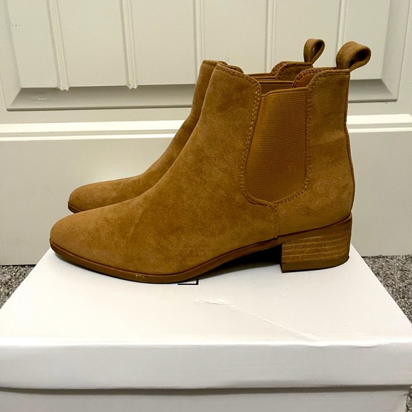 Let See Style Bootie, Camel man made upper and sole. SZ 8. - Picture 4 of 6